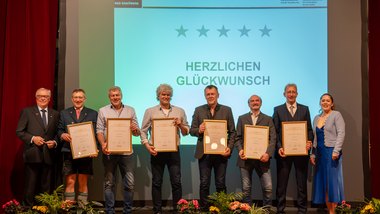 Feierliche Verleihung der Goldenen Meisterbriefe in Schwangau Godener Meisterbrief Laureaten Hochformat